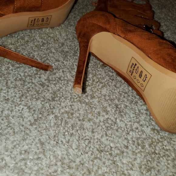 Suede   Lace up Ankle Boots - Picture 3 of 4